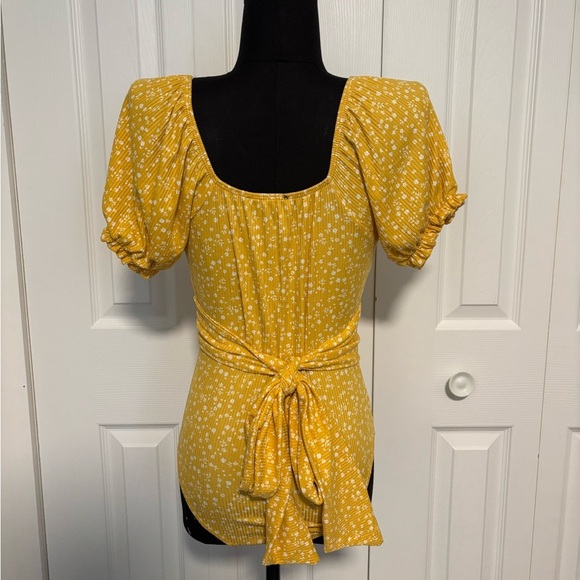Come Into Bloom Mustard Yellow Floral Print Tie-Back Bodysuit - Size Medium - Picture 5 of 7